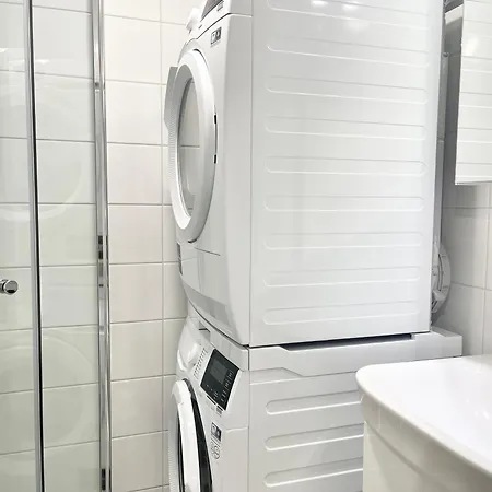 Double Bed In An With Lovely Cats Privatunterkunft