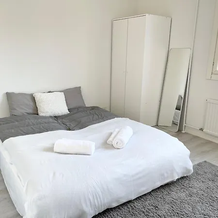 Double Bed In An With Lovely Cats Helsinki