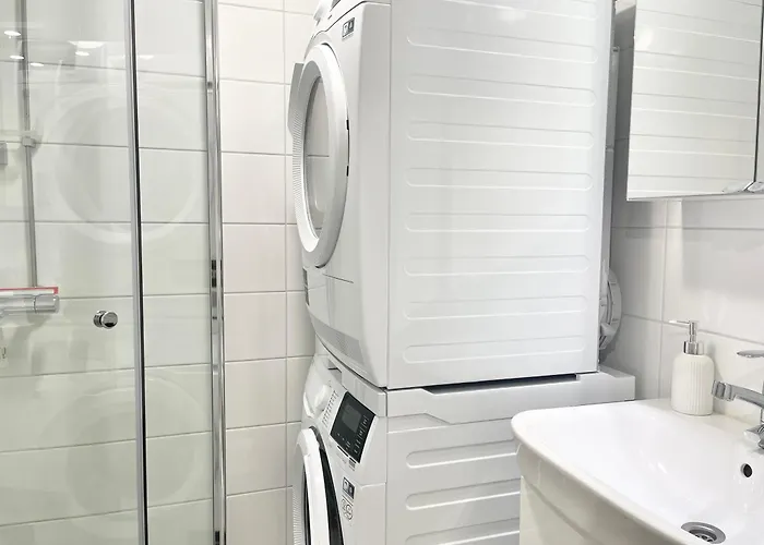 Double Bed In An With Lovely Cats Accommodatie bij particulieren