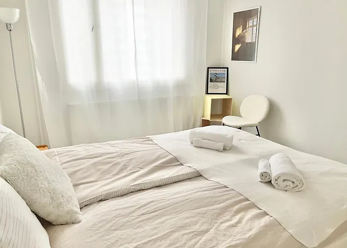 Accommodatie bij particulieren Double Bed In An With Lovely Cats *